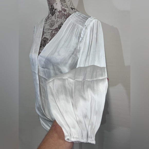 PAIGE -WHITNEY White rayon long sleeve body‎ suit size M. - Picture 4 of 15